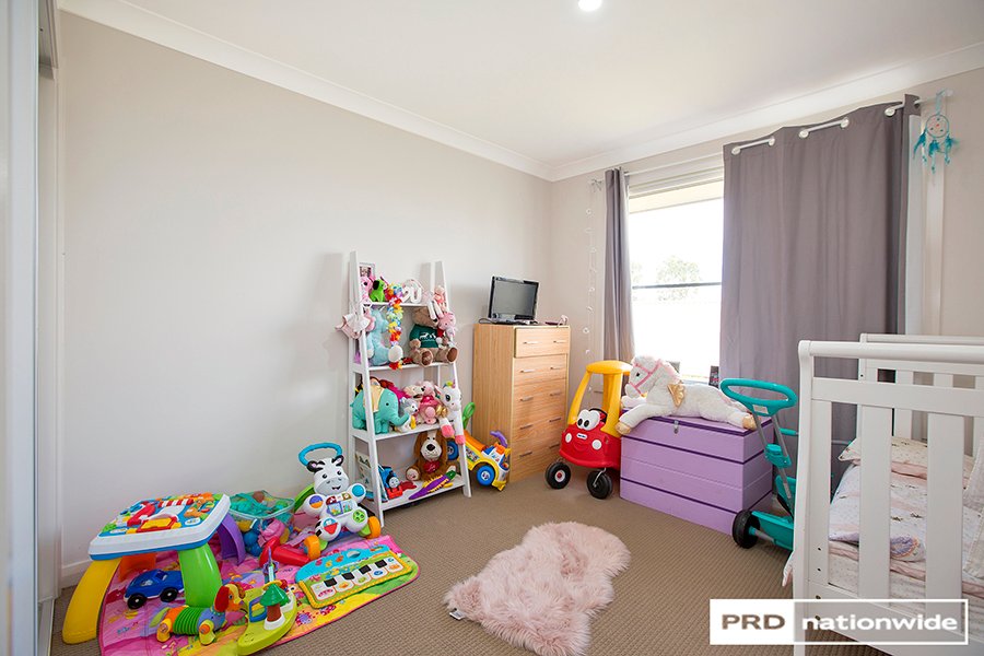 64 Kenny Drive TAMWORTH 15
