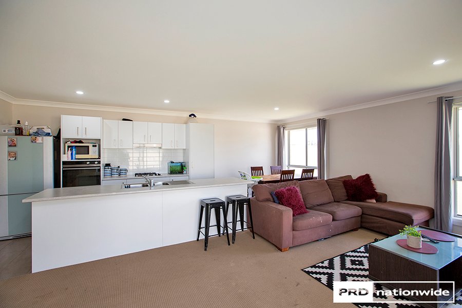 64 Kenny Drive TAMWORTH 18