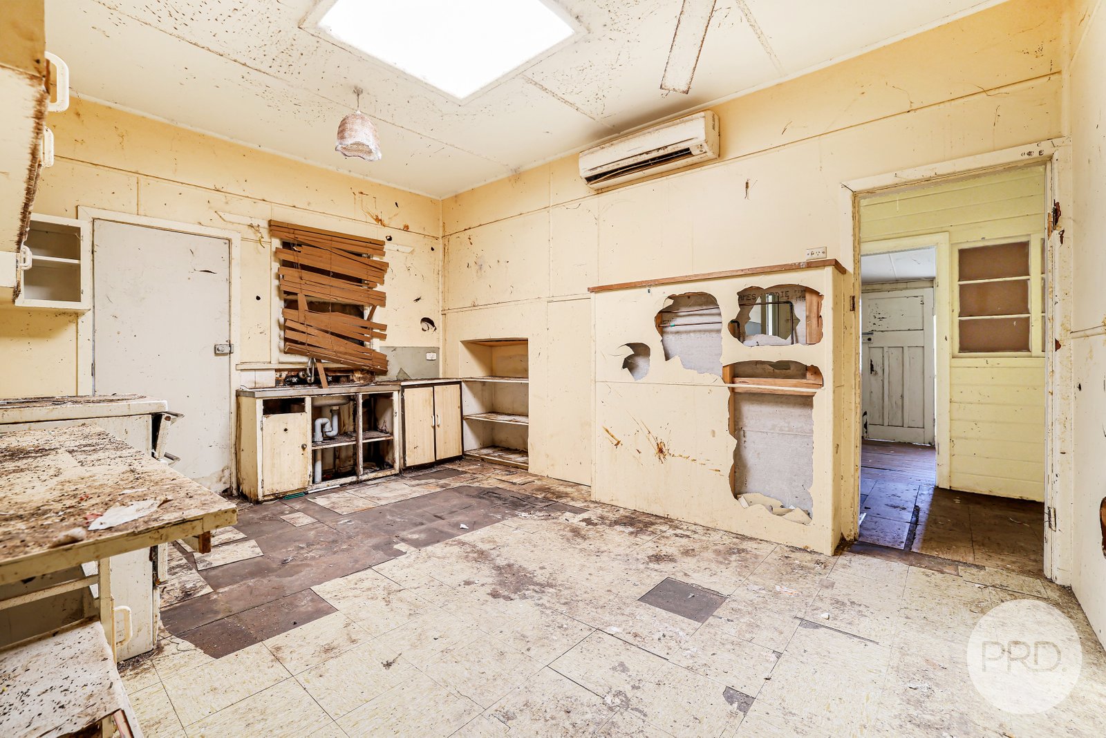 64 Learmonth Street WILLOW TREE 7