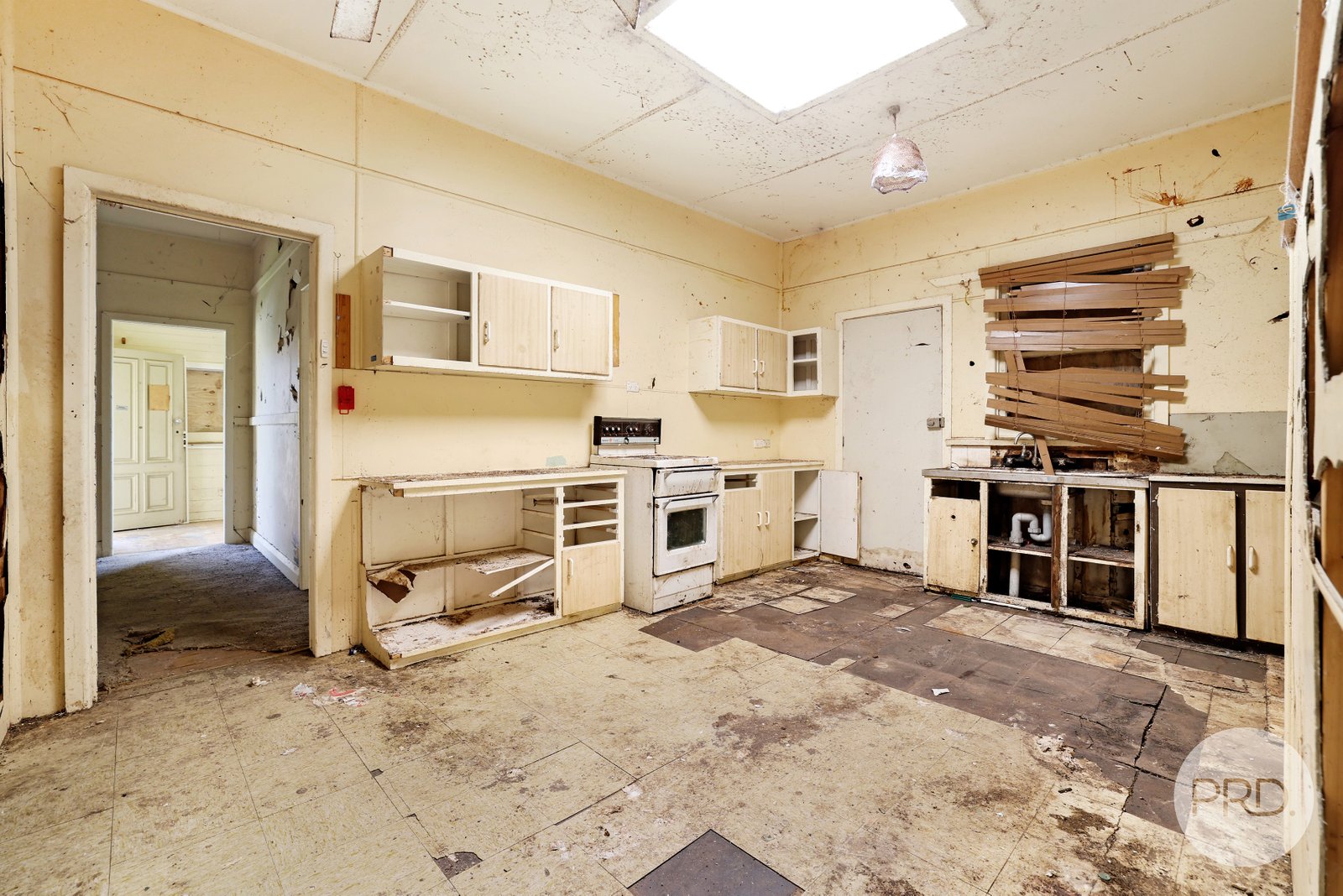 64 Learmonth Street WILLOW TREE 8