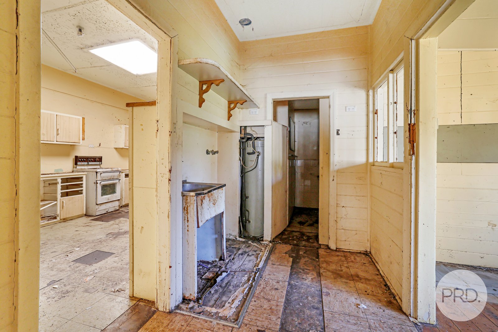 64 Learmonth Street WILLOW TREE 11