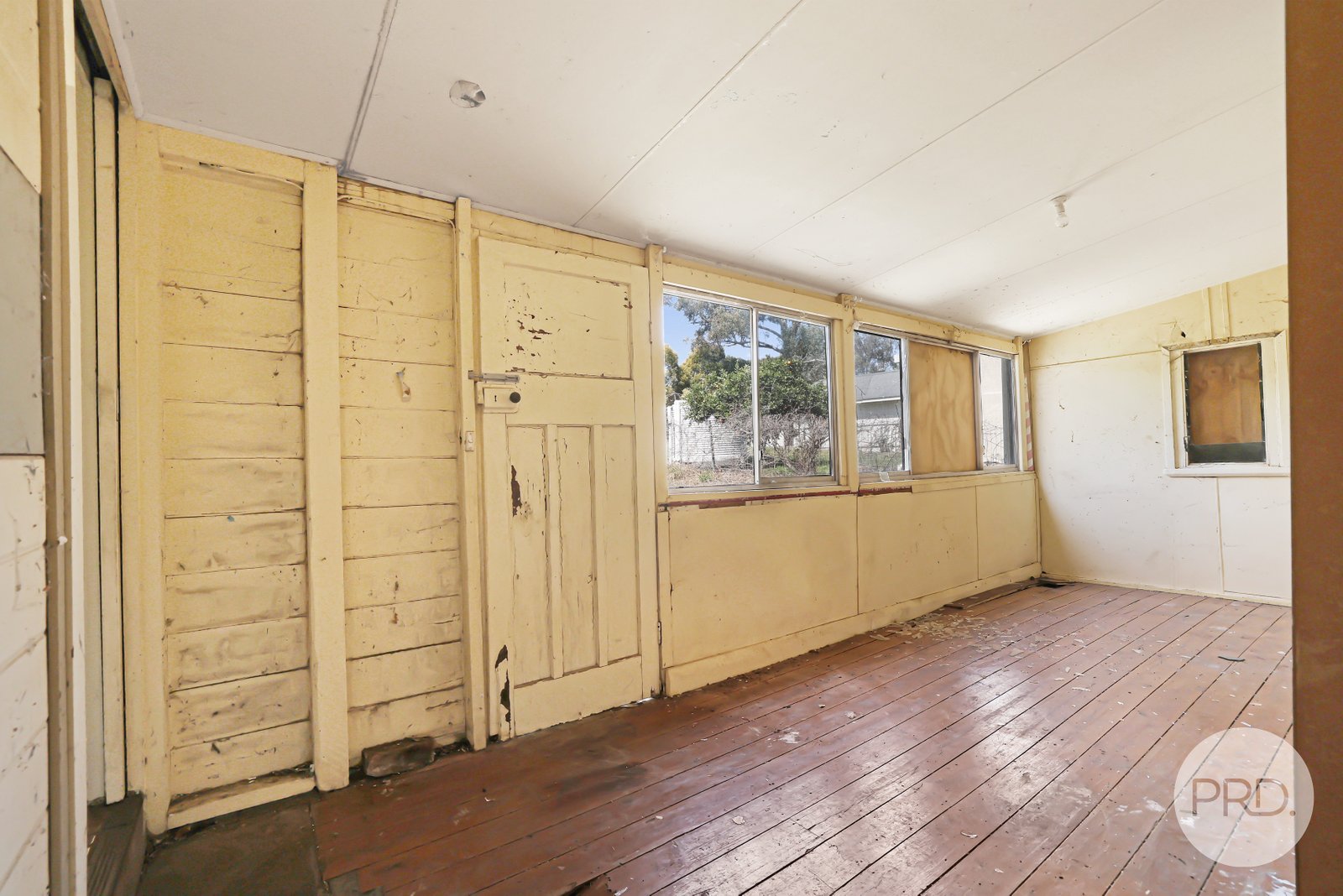 64 Learmonth Street WILLOW TREE 13