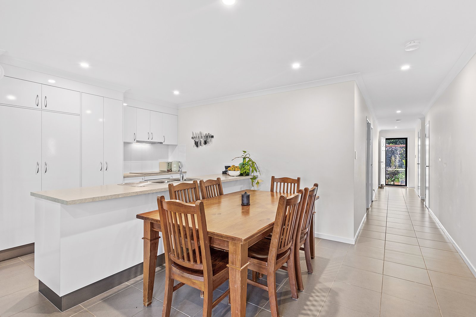 64 Macarthur Drive CANNONVALE 5