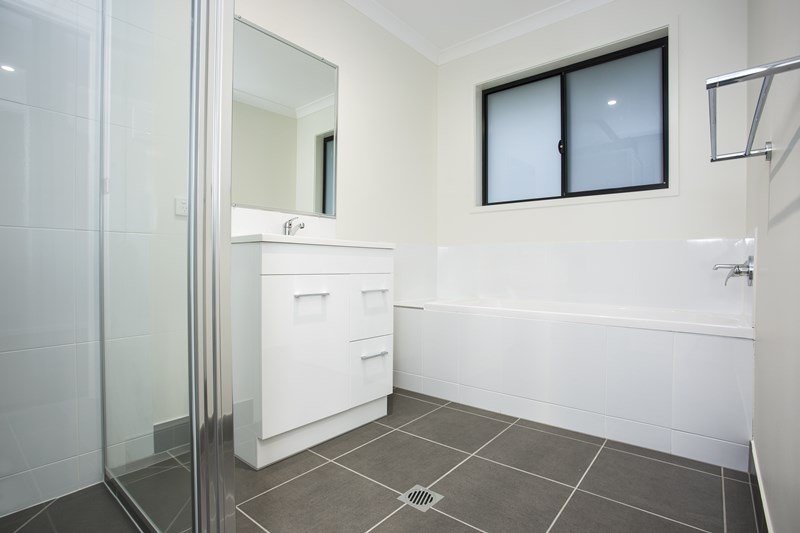 64 Macarthur Drive CANNONVALE 5