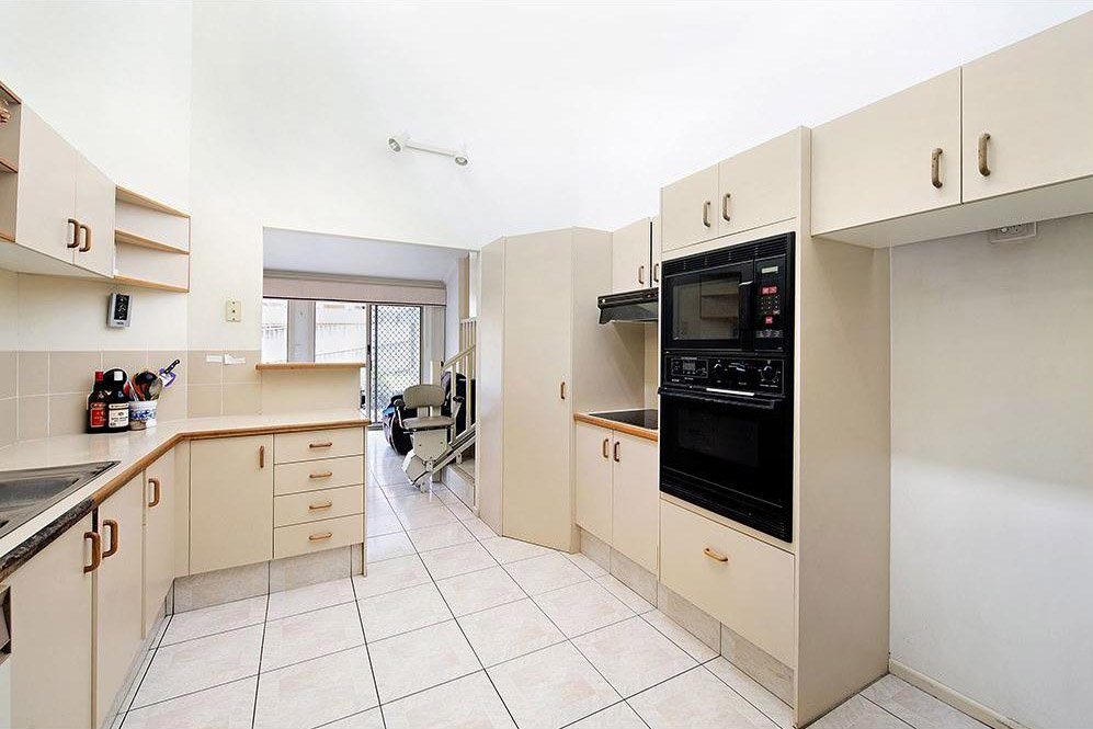 6/4 Madsen Place SOUTHPORT 6