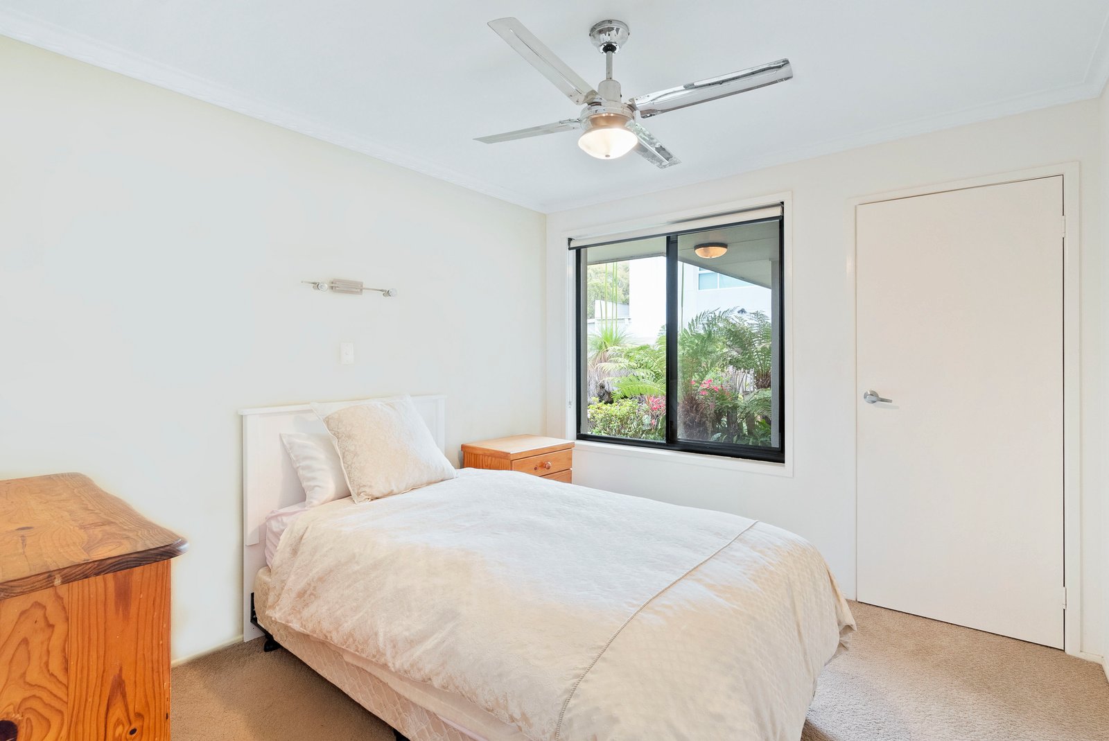 64 Melaleuca Drive PALM BEACH 16