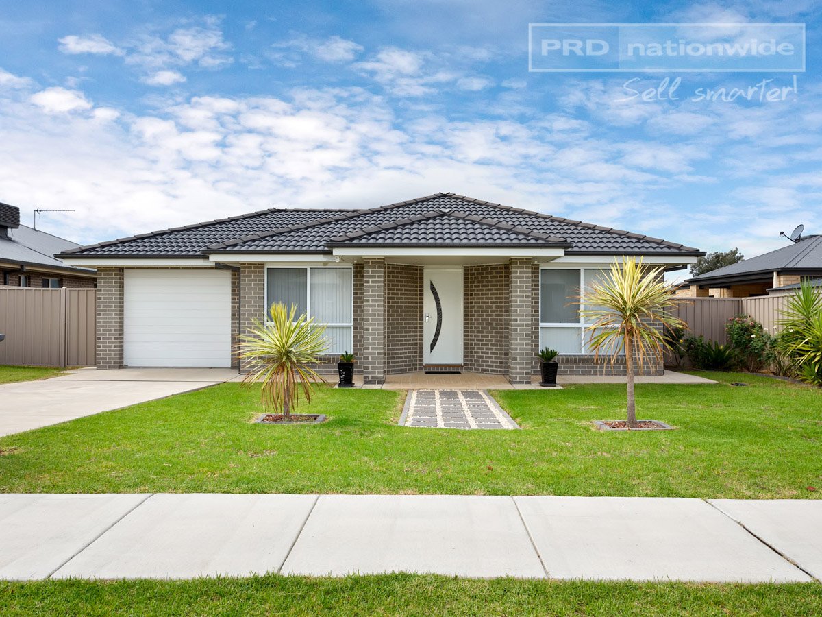 64 Messenger Avenue BOOROOMA 1