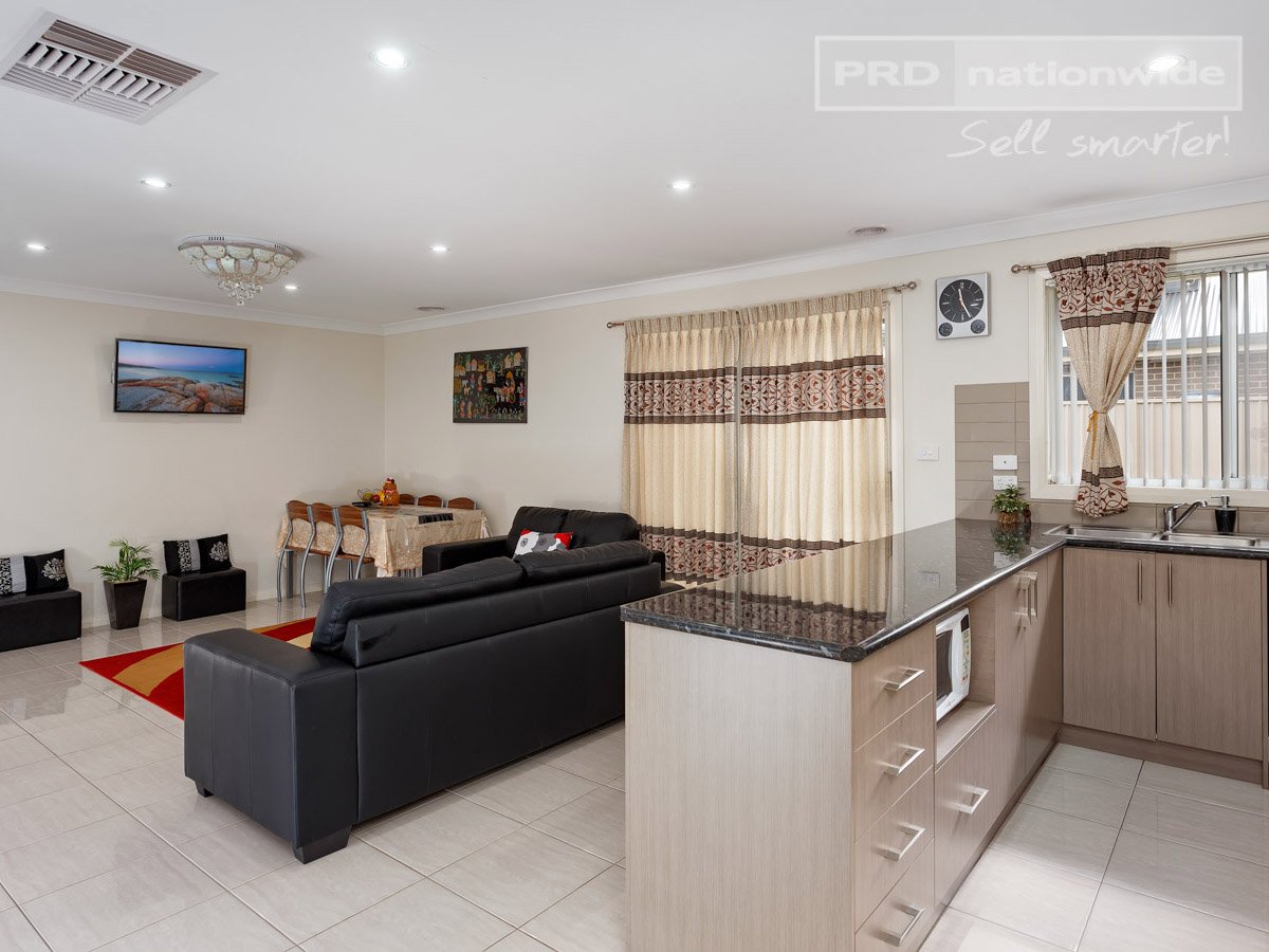 64 Messenger Avenue BOOROOMA 2