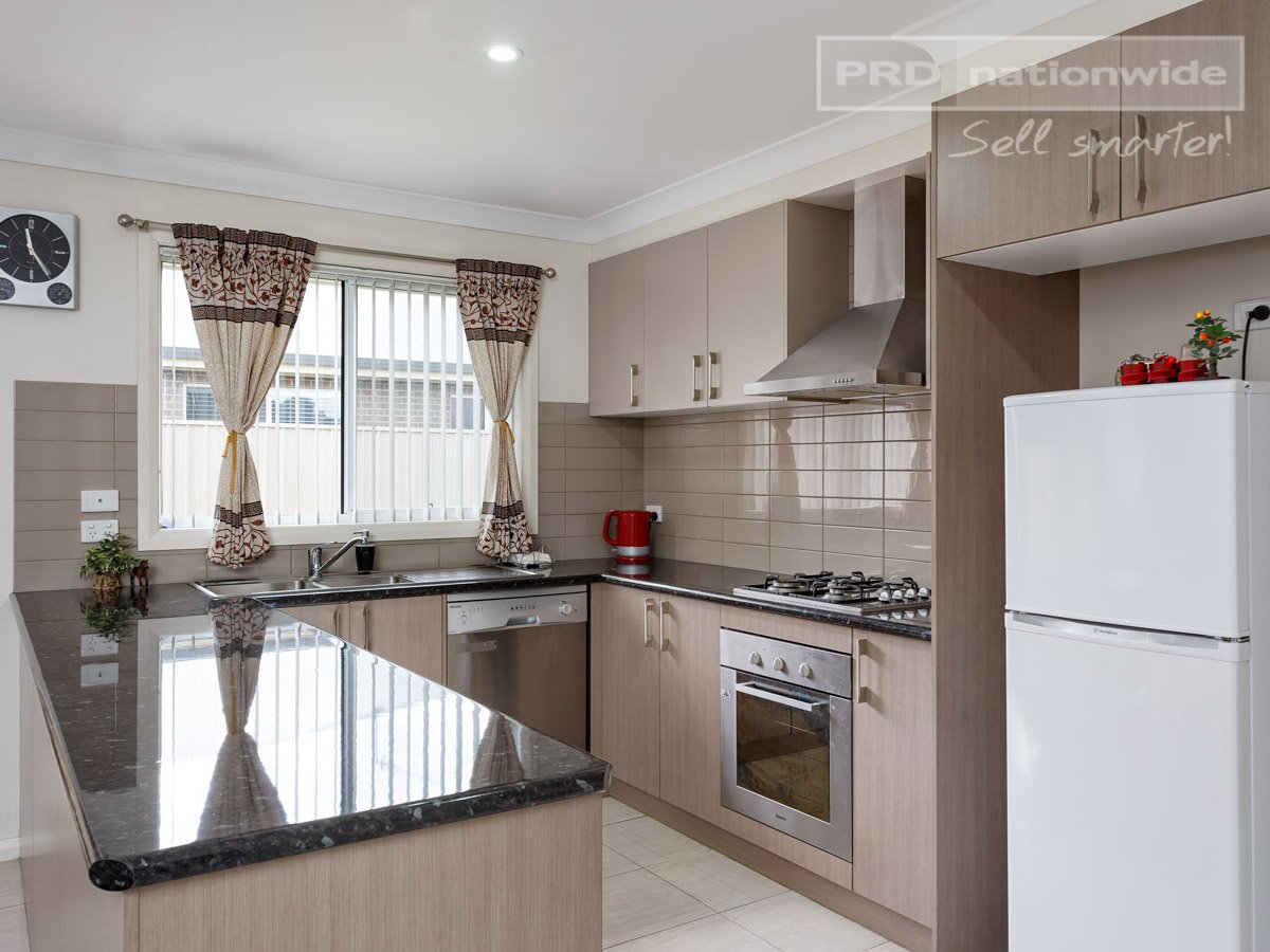 64 Messenger Avenue BOOROOMA 5