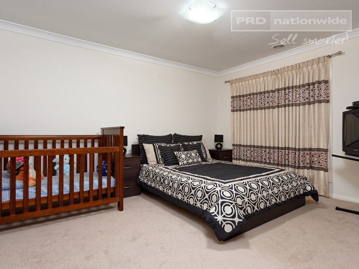 64 Messenger Avenue BOOROOMA 6
