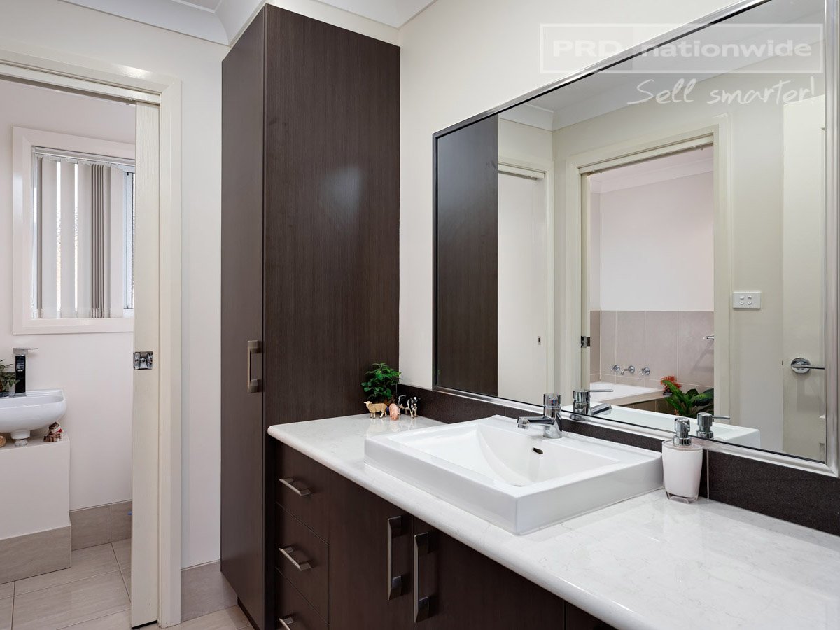 64 Messenger Avenue BOOROOMA 8
