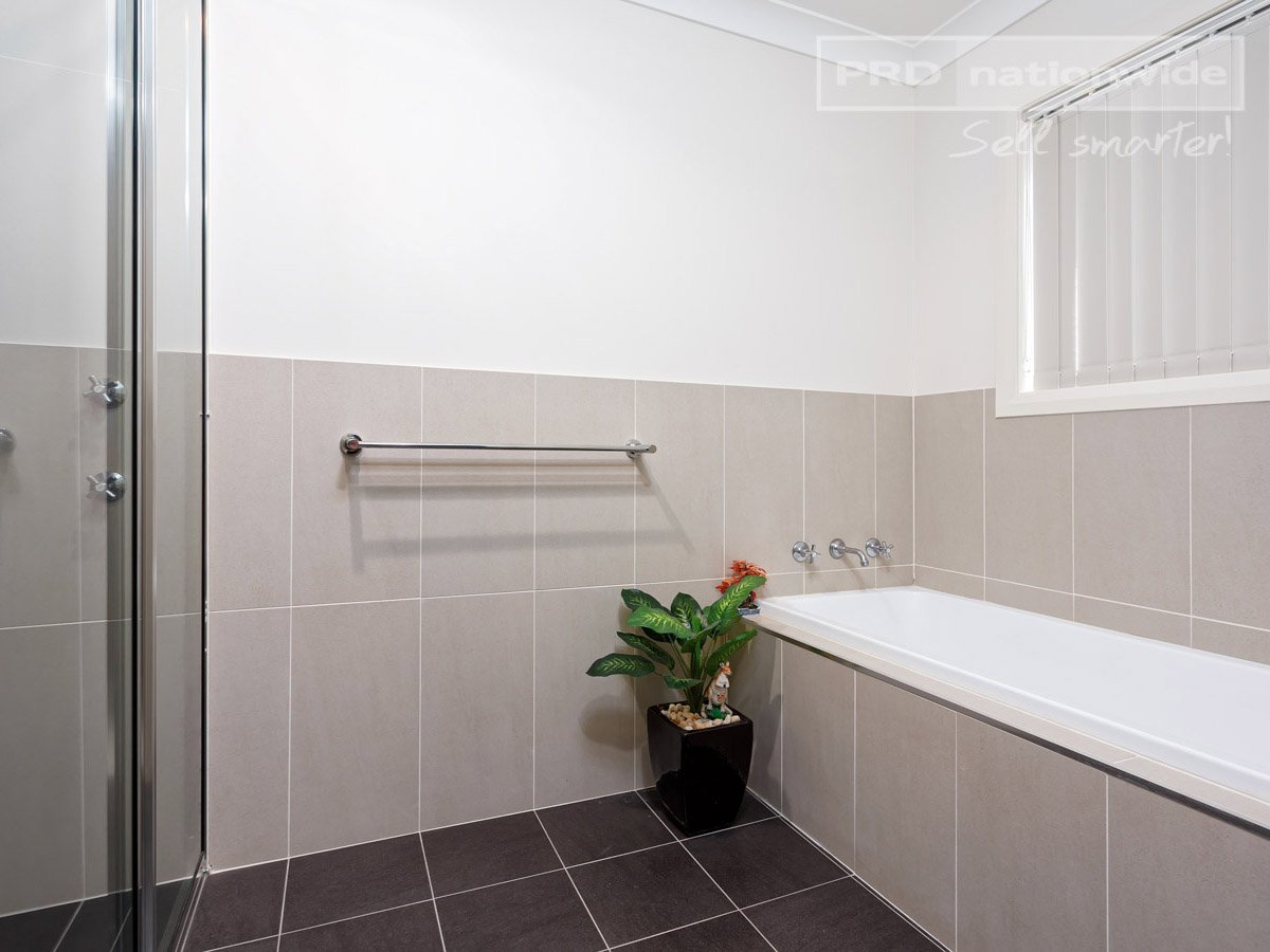 64 Messenger Avenue BOOROOMA 10
