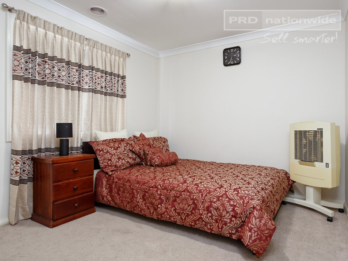 64 Messenger Avenue BOOROOMA 11