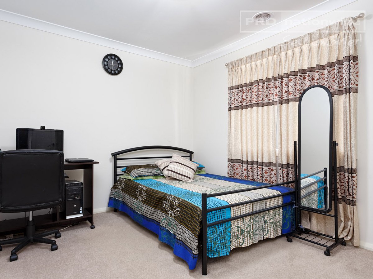64 Messenger Avenue BOOROOMA 12