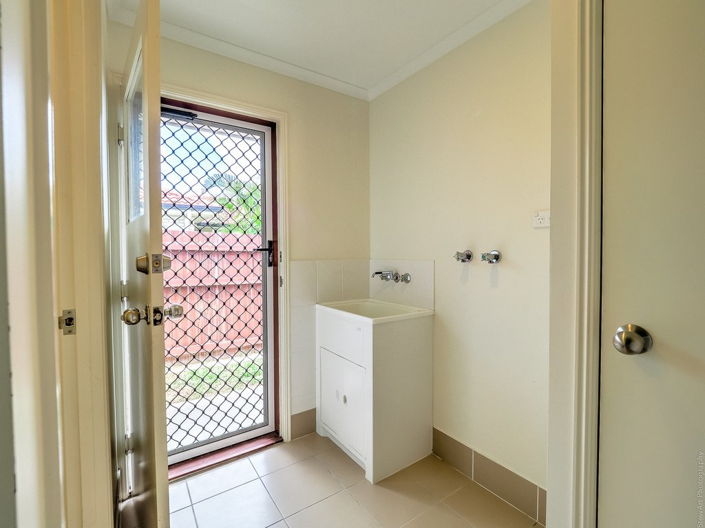 64 Moonstone Drive URANGAN 25