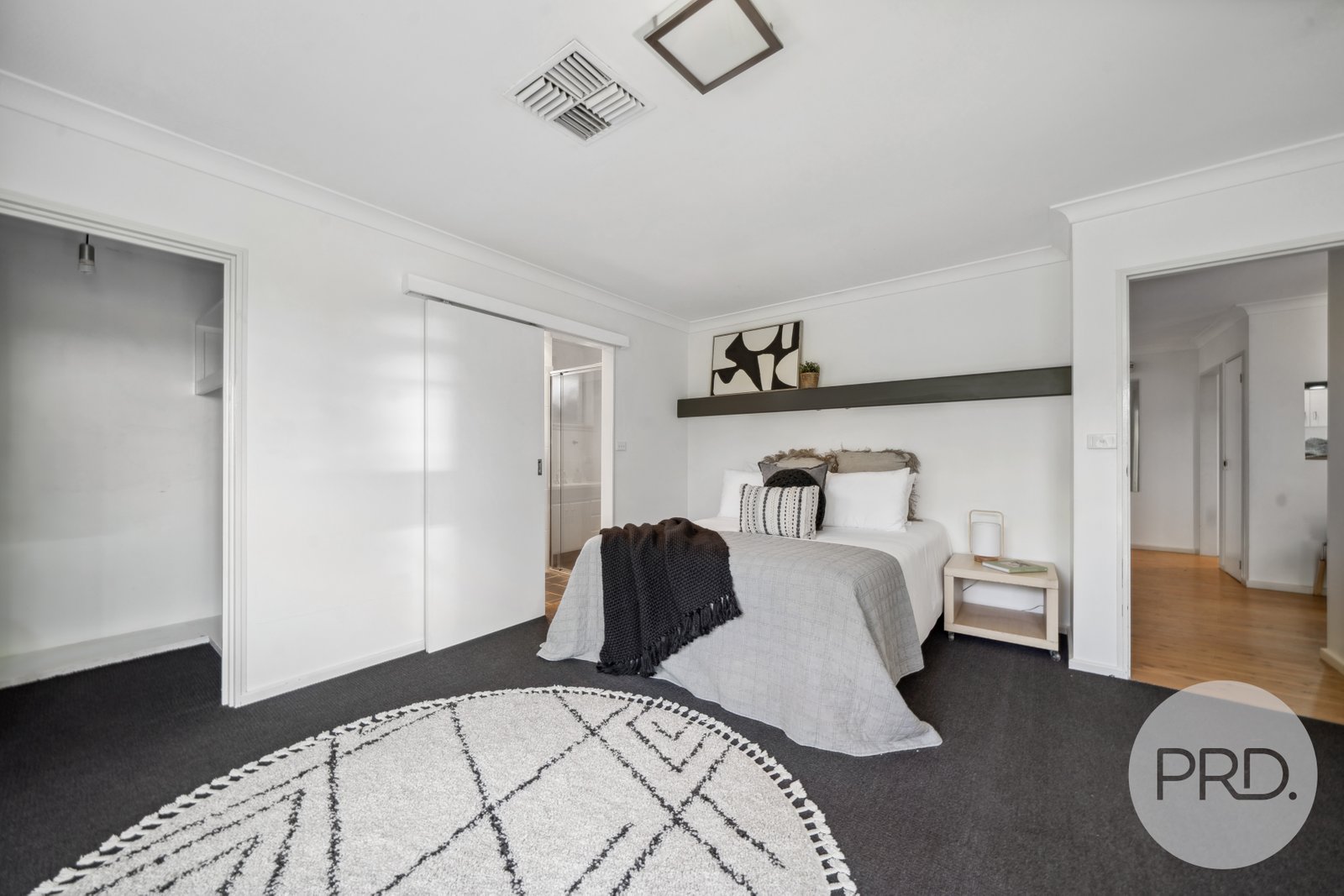 64 Nixon Crescent TOLLAND 9