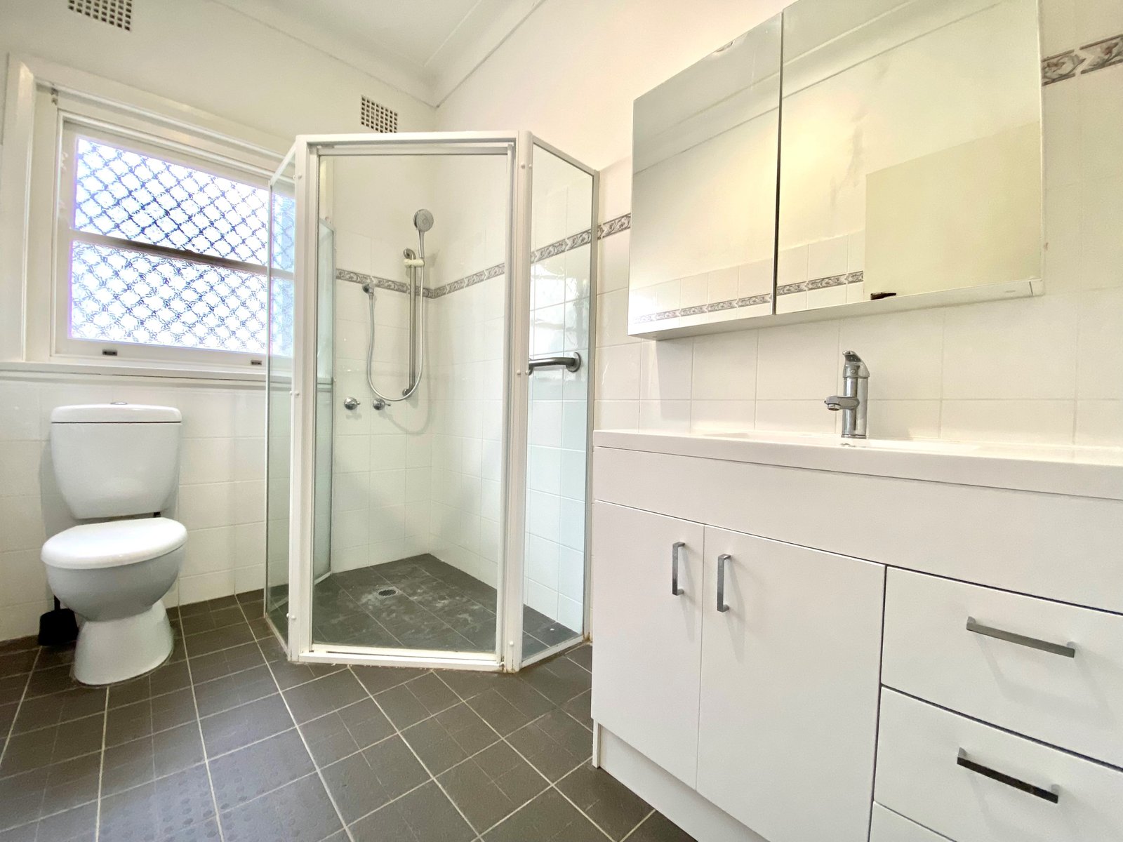 64 Piper Street TAMWORTH 3