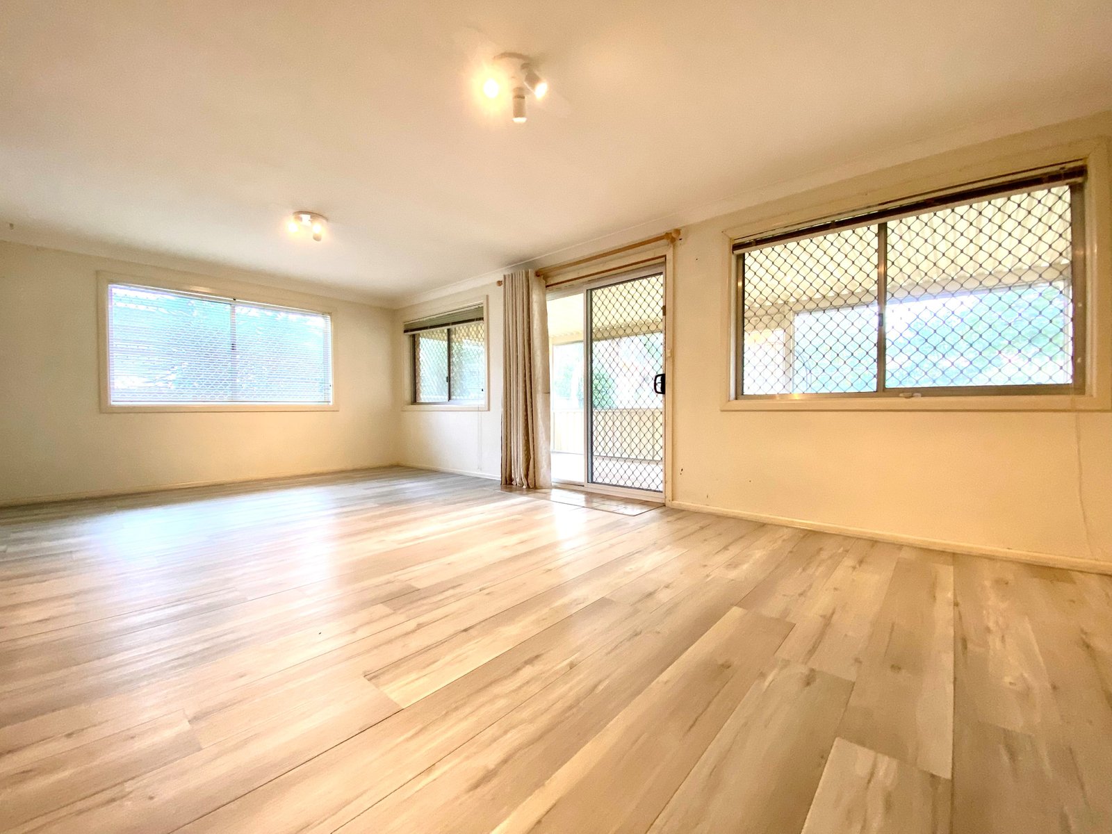 64 Piper Street TAMWORTH 10