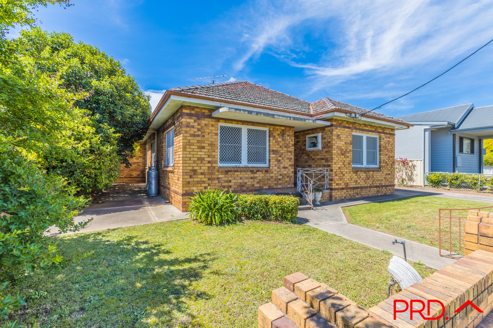 64 Piper Street TAMWORTH 2