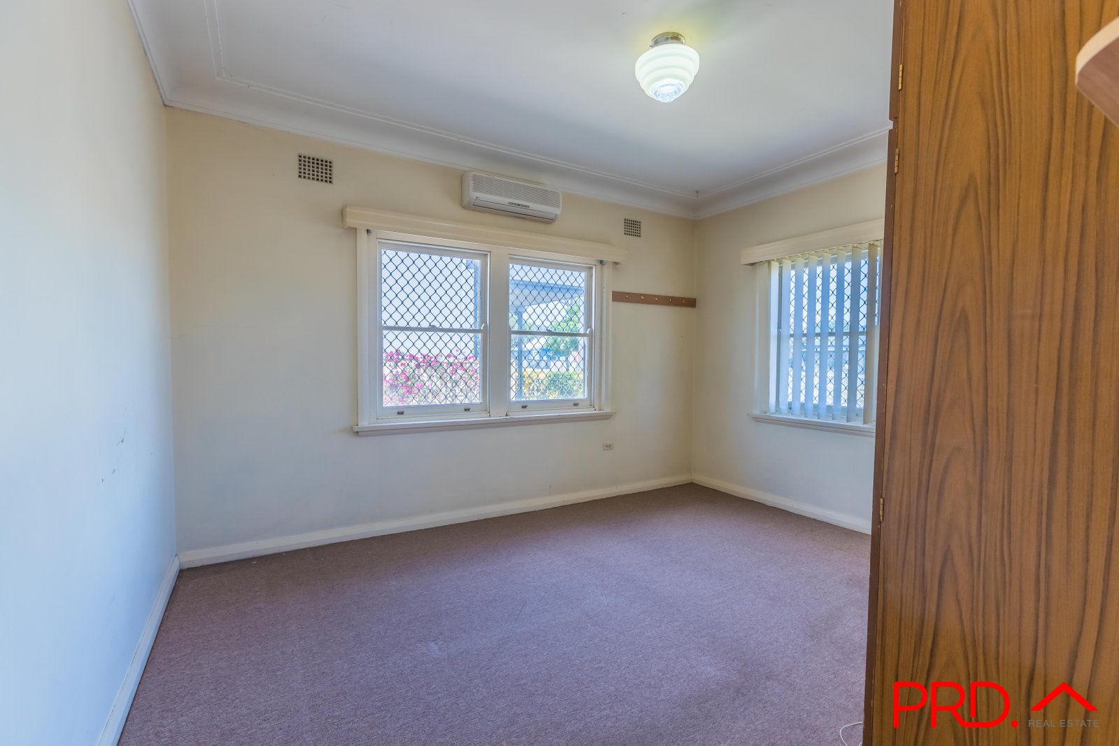 64 Piper Street TAMWORTH 5