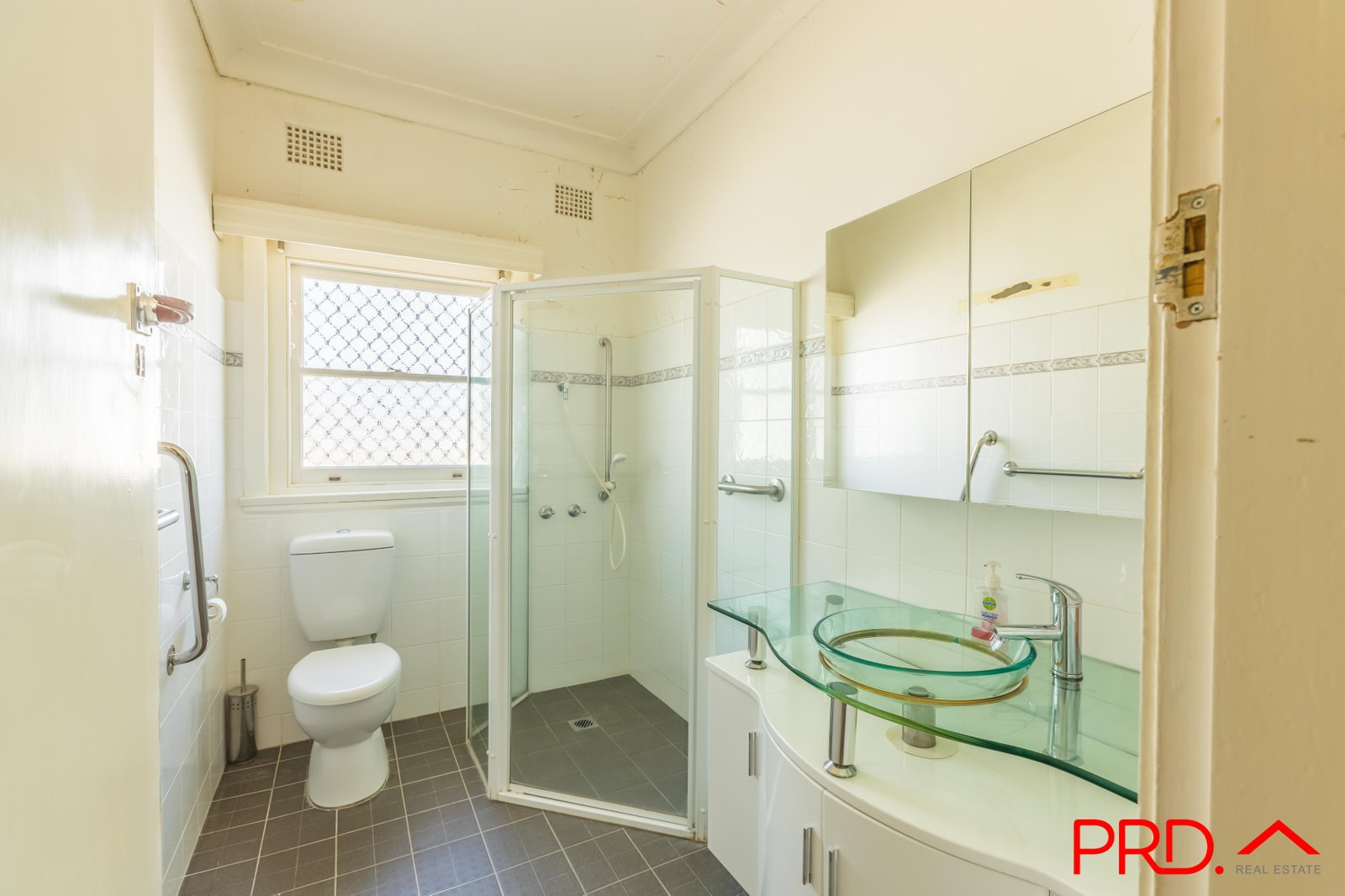 64 Piper Street TAMWORTH 9