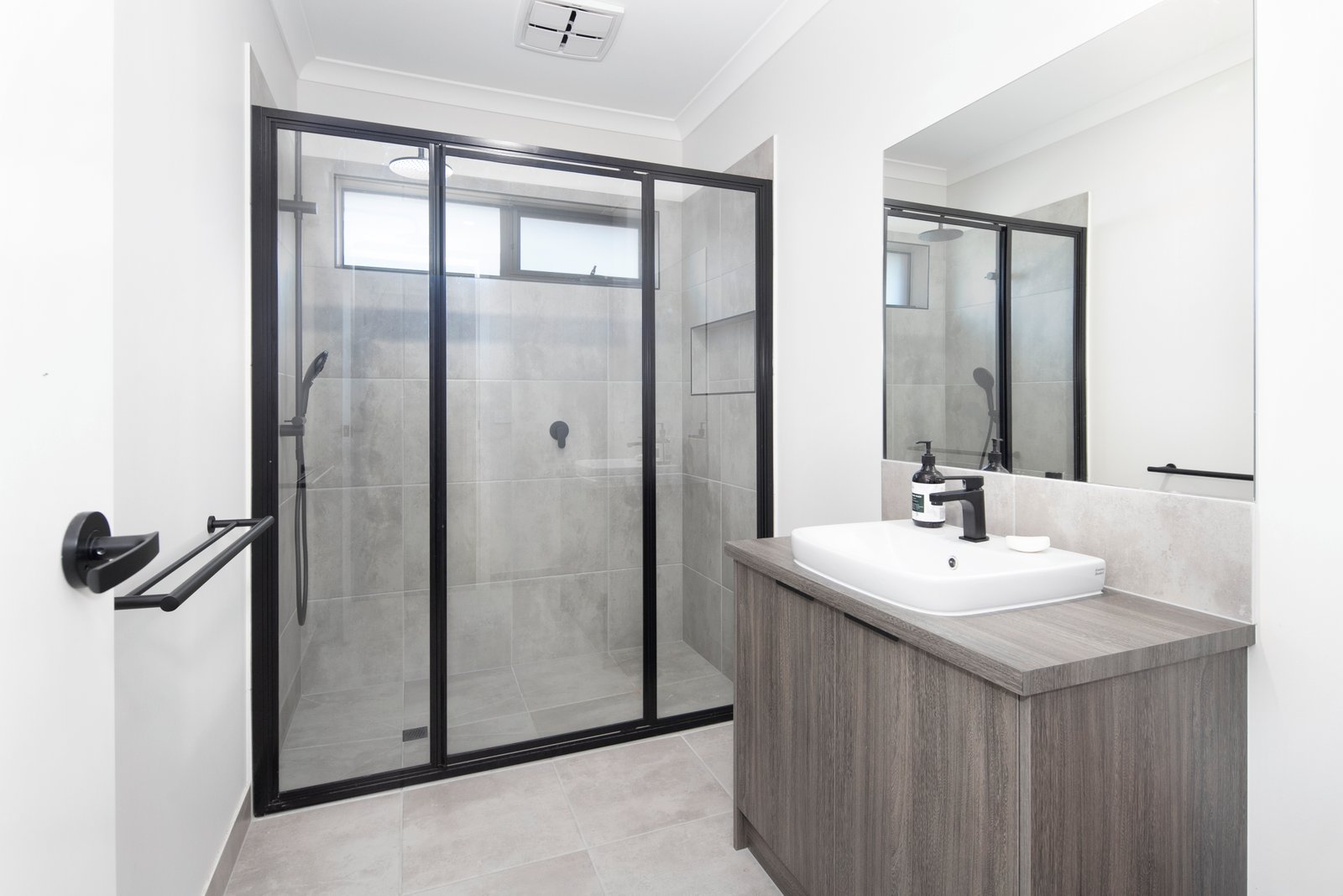 64 Progress Road DEREEL 8