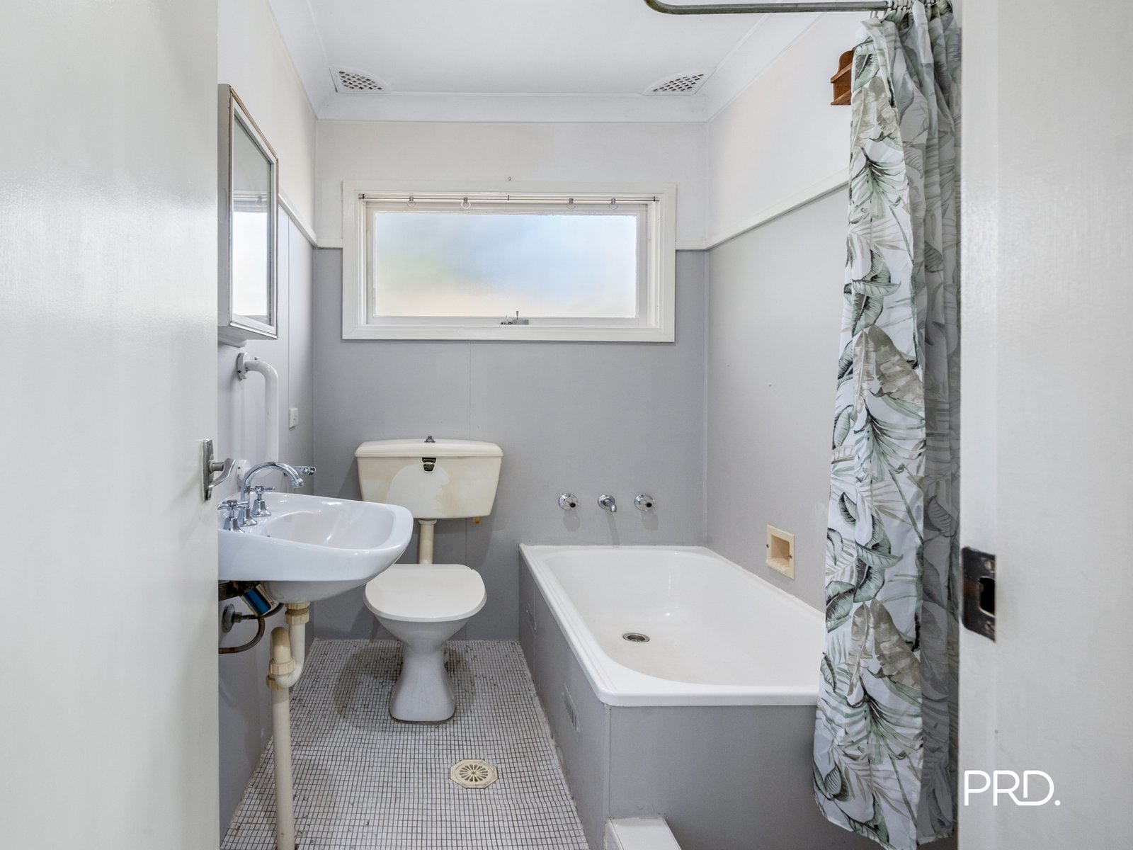 64 Railway Parade HAZELBROOK 6