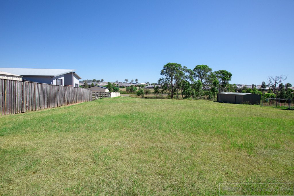 64 Redgum Circuit ABERGLASSLYN 2