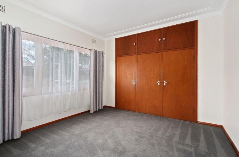 64 Roderick Street TAMWORTH 4