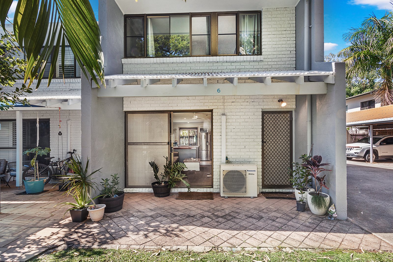 6/4 Salmon Street CANNONVALE 4