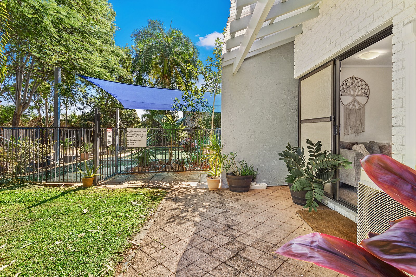 6/4 Salmon Street CANNONVALE 6