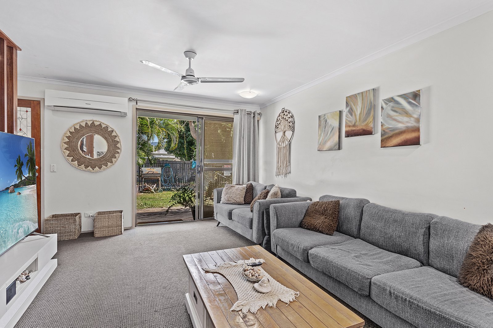 6/4 Salmon Street CANNONVALE 7