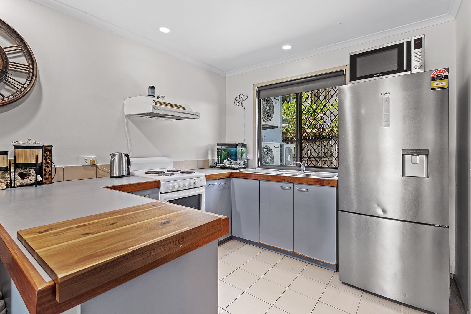 6/4 Salmon Street CANNONVALE 10