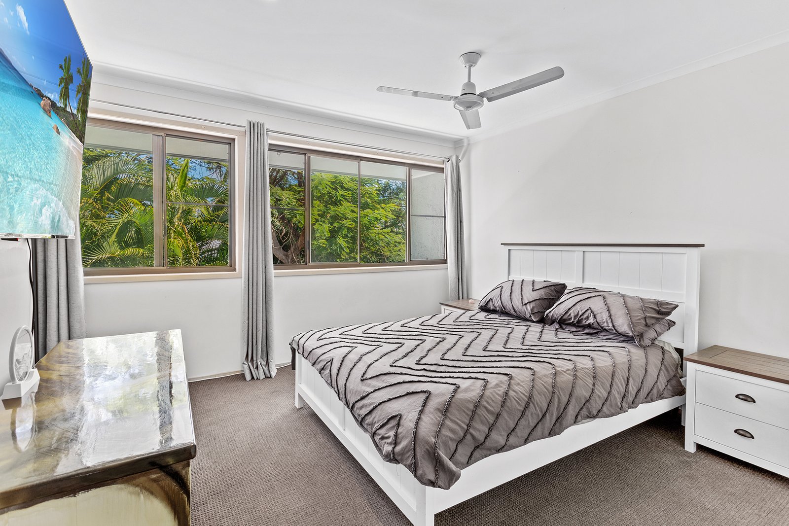 6/4 Salmon Street CANNONVALE 12