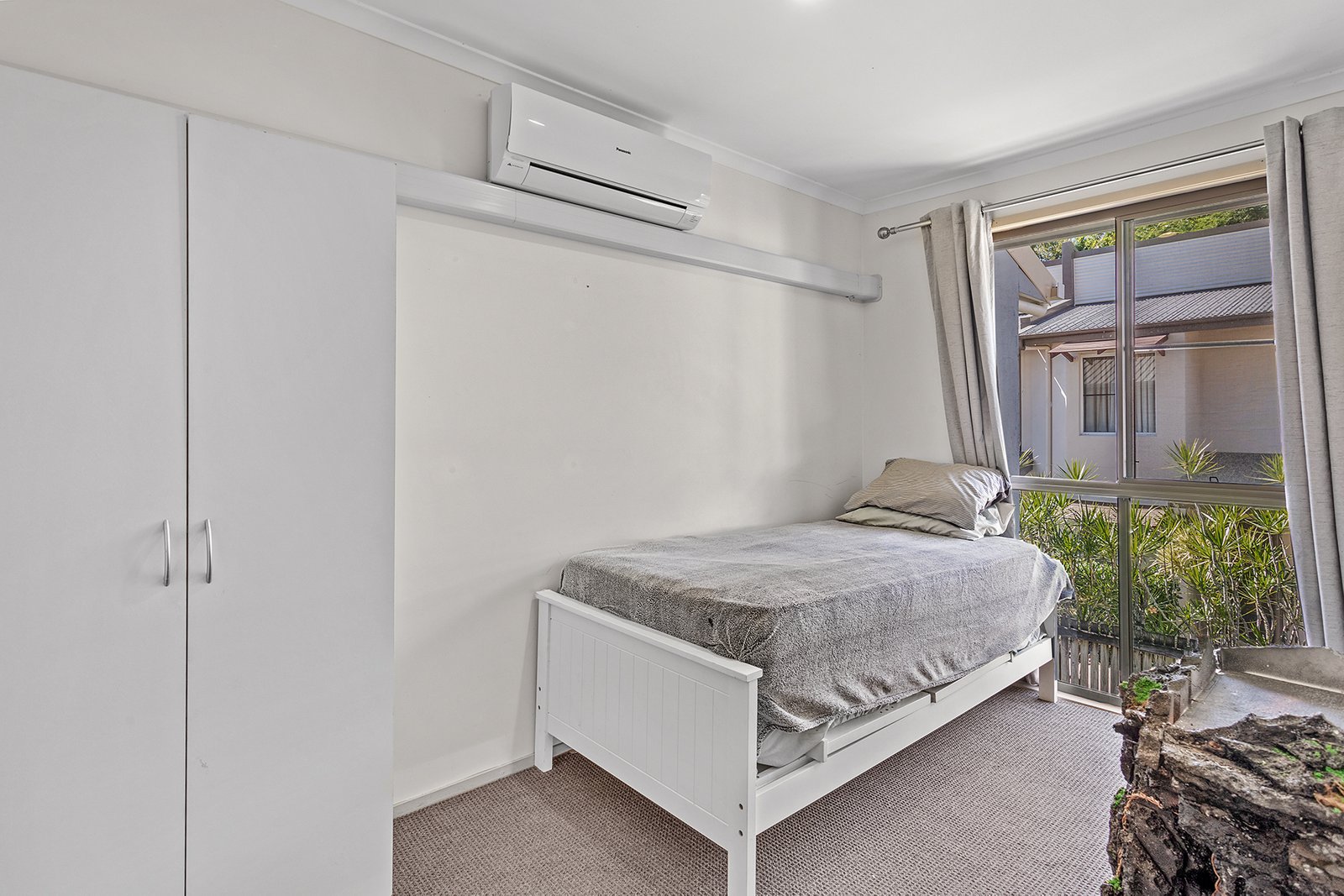 6/4 Salmon Street CANNONVALE 13