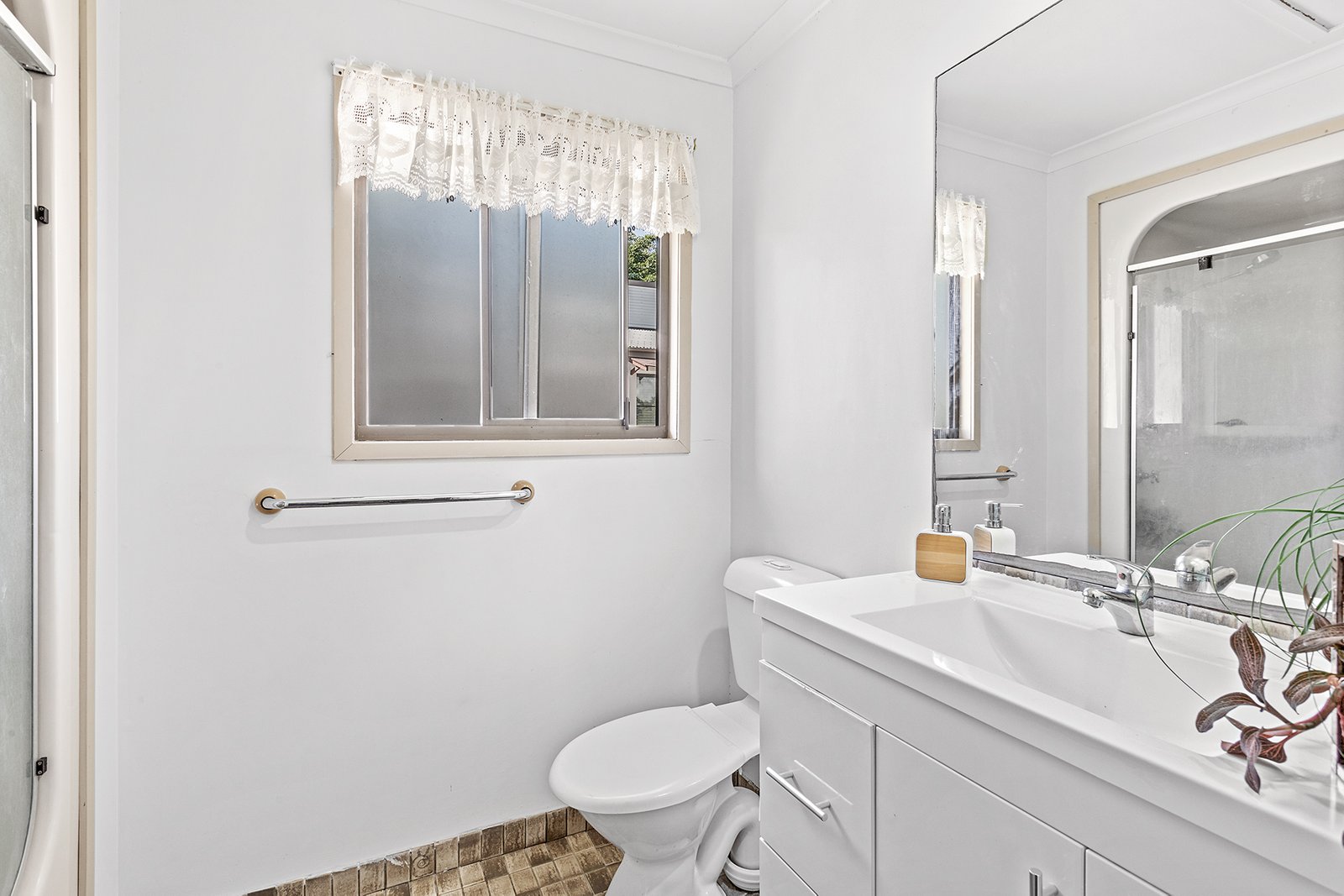 6/4 Salmon Street CANNONVALE 14