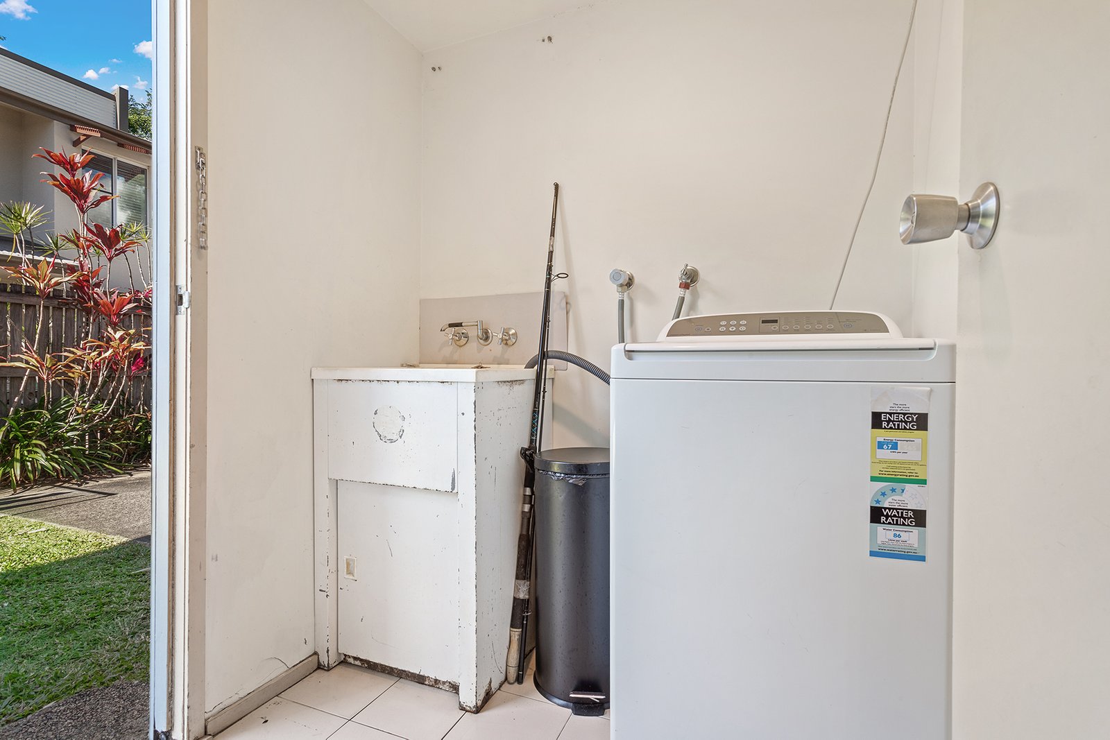 6/4 Salmon Street CANNONVALE 15