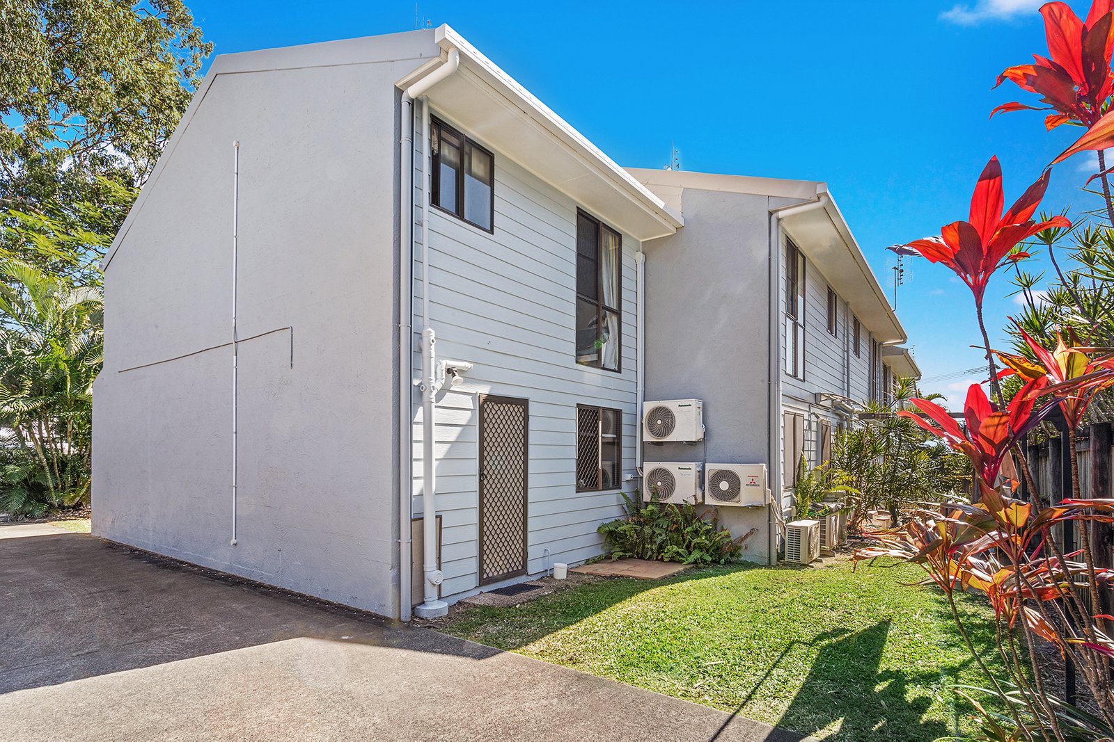 6/4 Salmon Street CANNONVALE 18