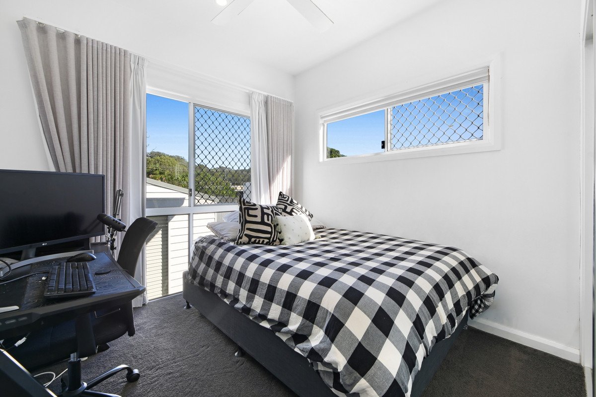 64 Tabilban Street Burleigh Heads 28