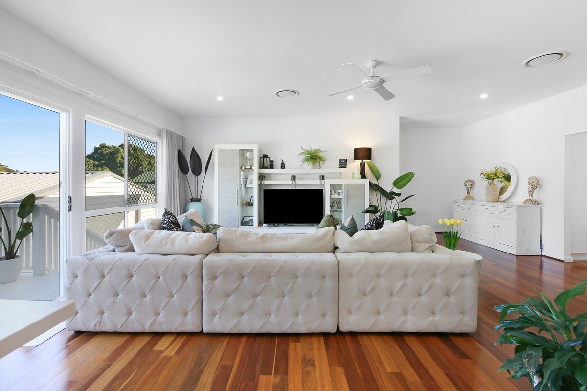 64 Tabilban Street Burleigh Heads 9