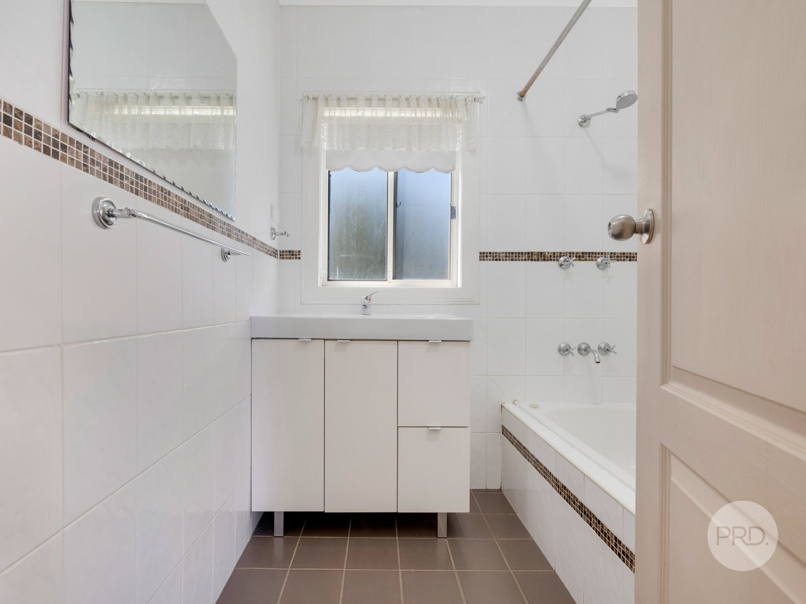 64 Thirteenth Street WARRAGAMBA 8