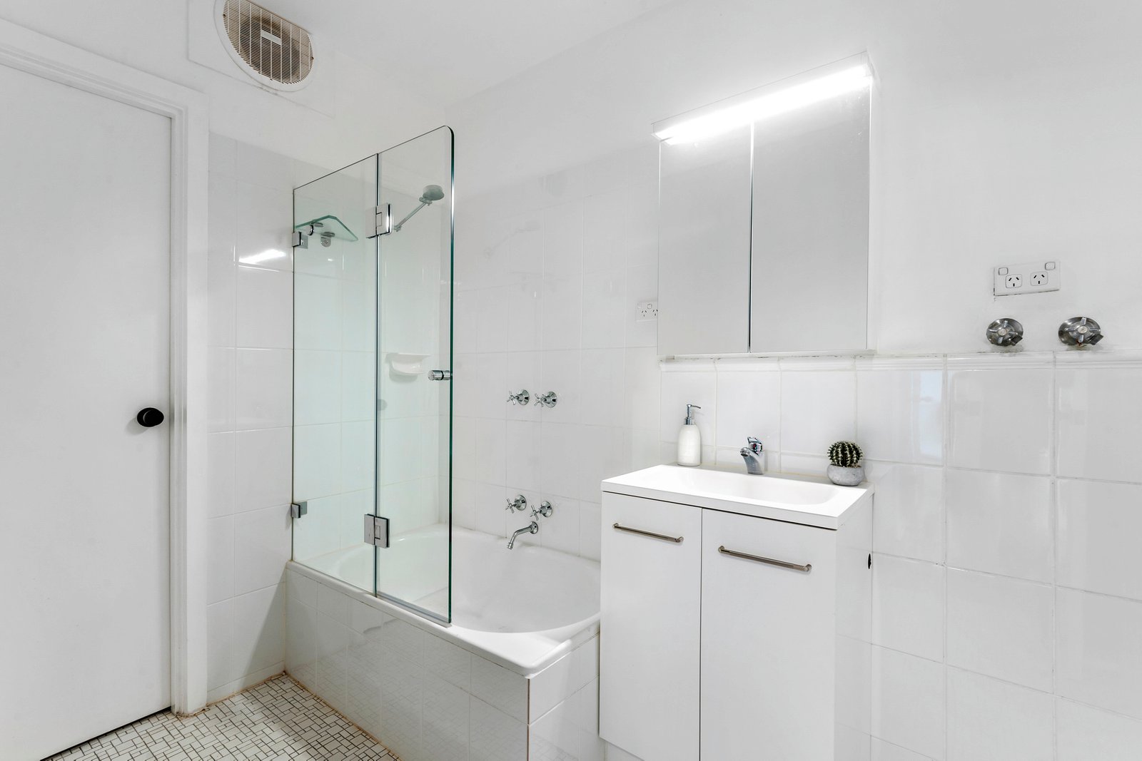 Real Estate and Property in 6/41 Nepean Highway, Elsternwick, VIC