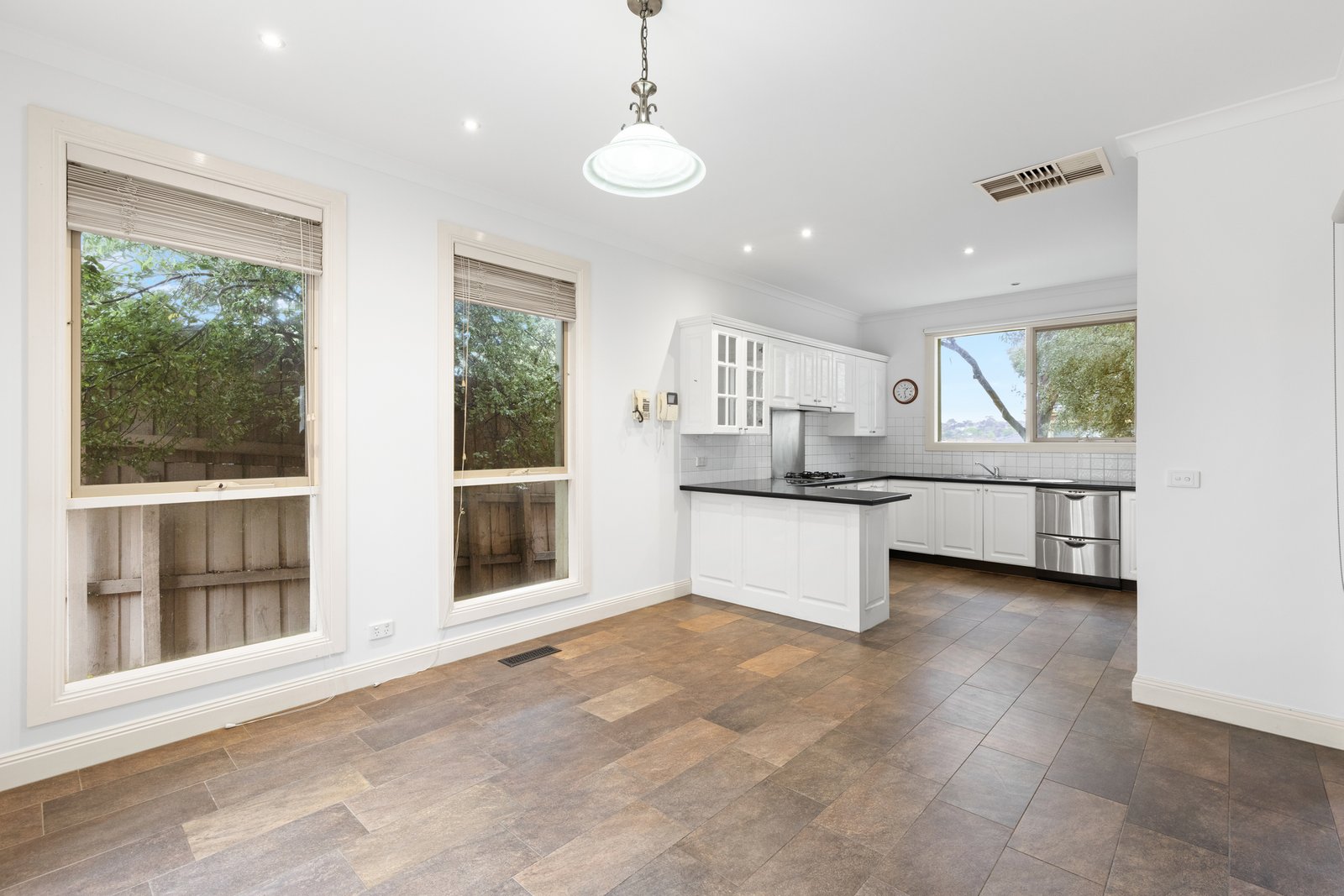 Gallery: 6/415 Doncaster Road