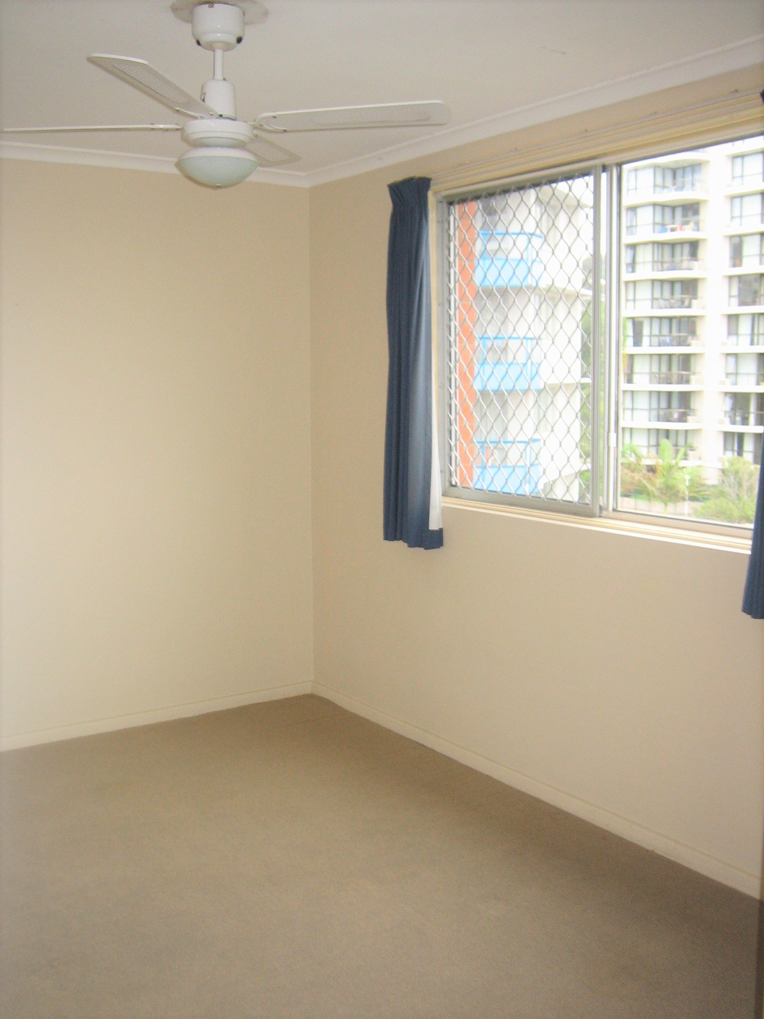 6/42 The Esplanade BURLEIGH HEADS 3