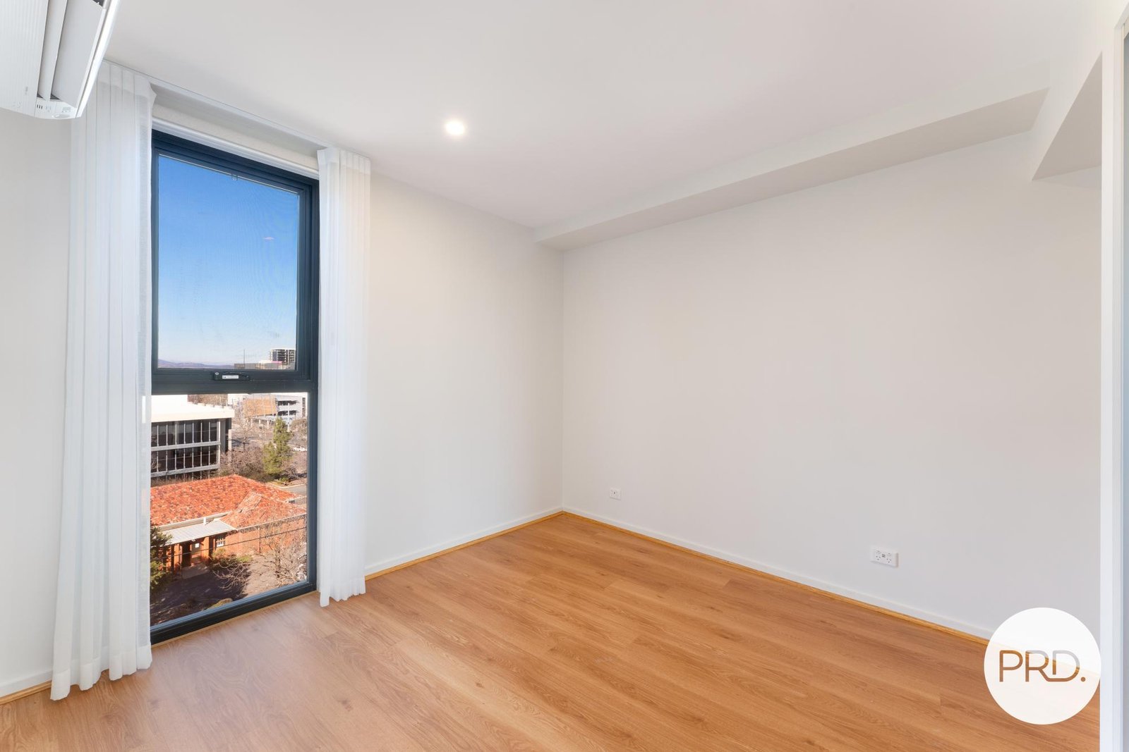 64/2 Torrens Street BRADDON 9