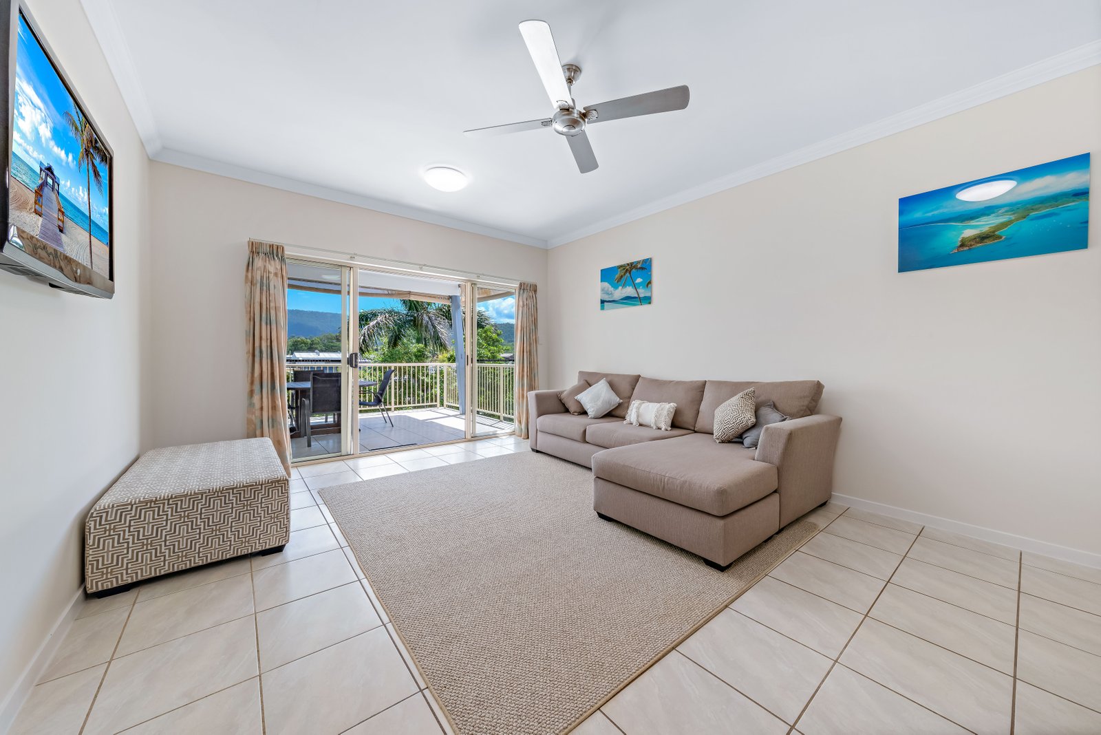 64/21 Shute Harbour Rd  CANNONVALE 3