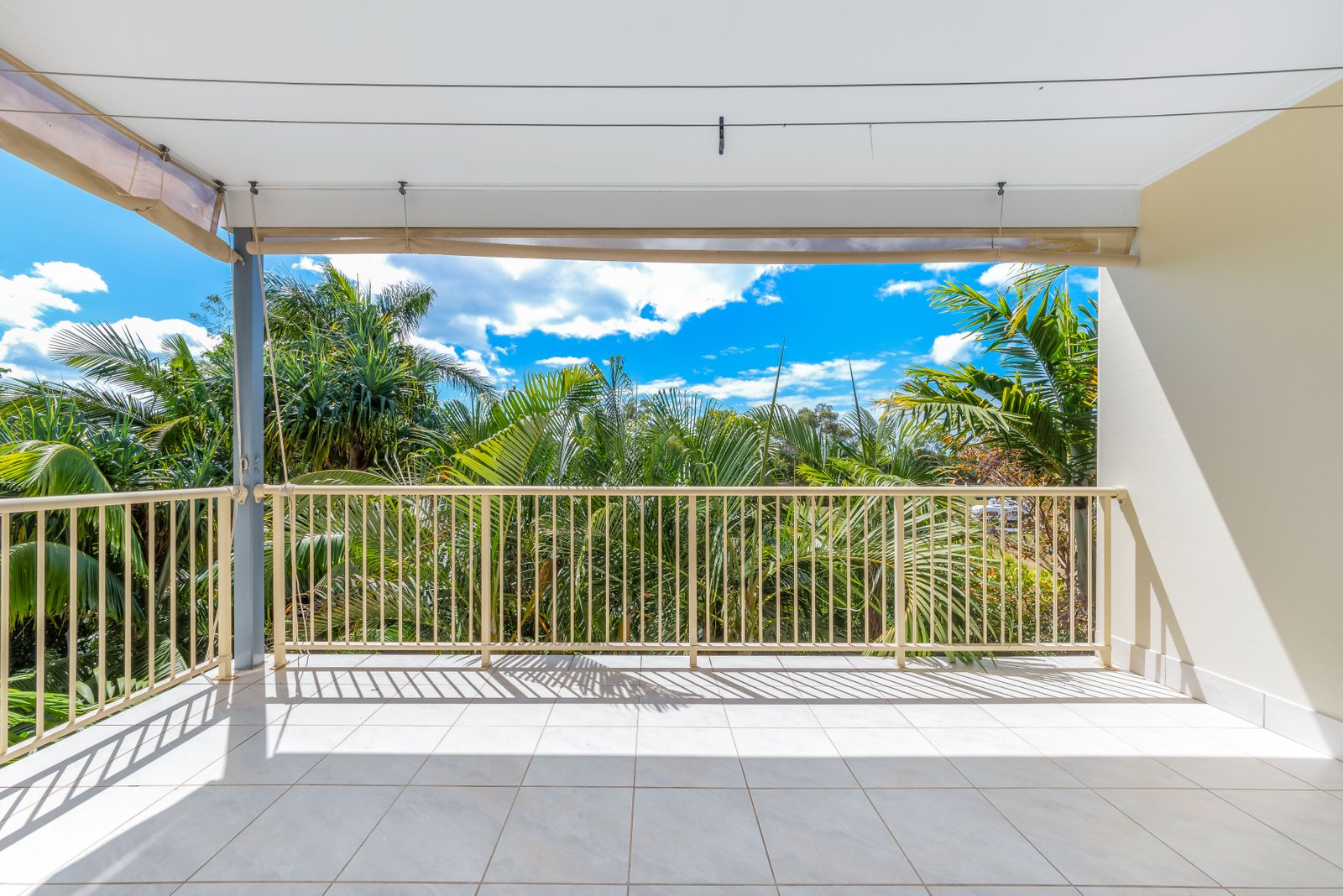 64/21 Shute Harbour Rd  CANNONVALE 8