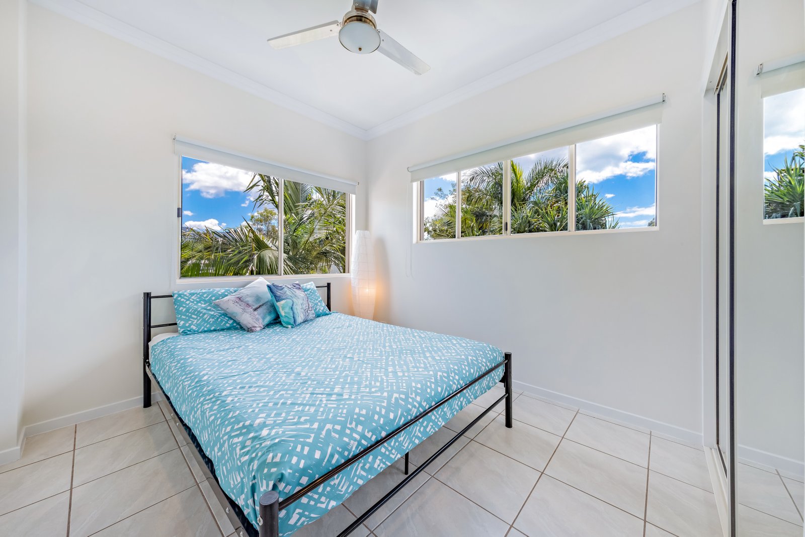 64/21 Shute Harbour Rd  CANNONVALE 9