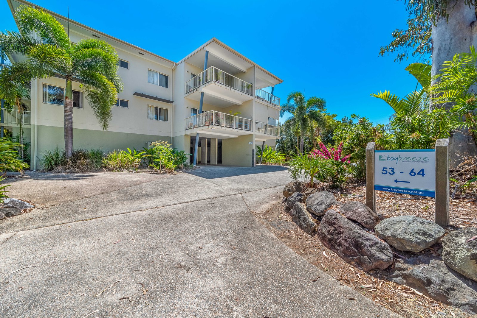 64/21 Shute Harbour Rd  CANNONVALE 12