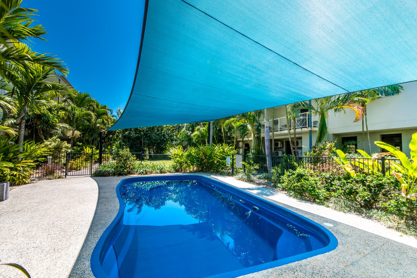 64/21 Shute Harbour Rd  CANNONVALE 13